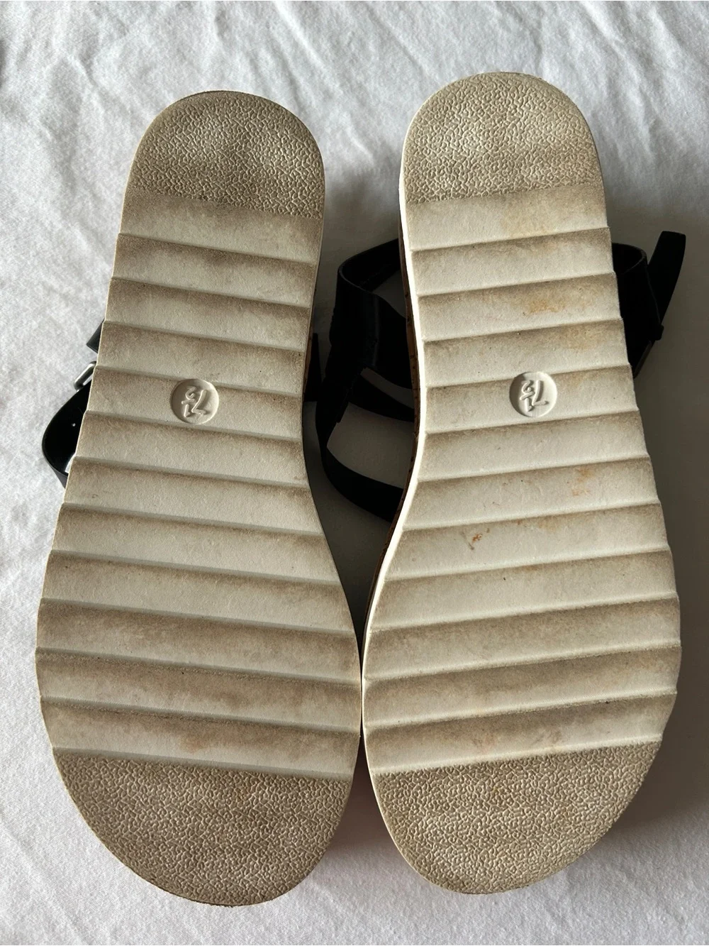 Universal Thread Sandals SZ 7.5